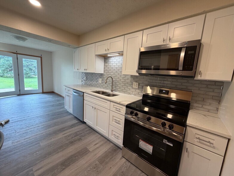 Building Photo - 6388 Dummerston Ct
