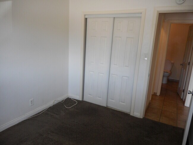 Building Photo - 3032 Walnut Grove Ave