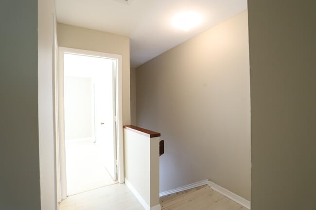 Building Photo - 101 Shoreview Dr