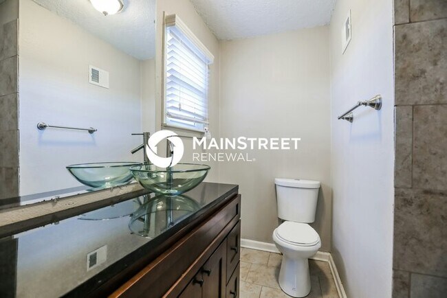 Building Photo - 3 Bedroom Pet-Friendly Home in Belton, MO with Main Street Renewal