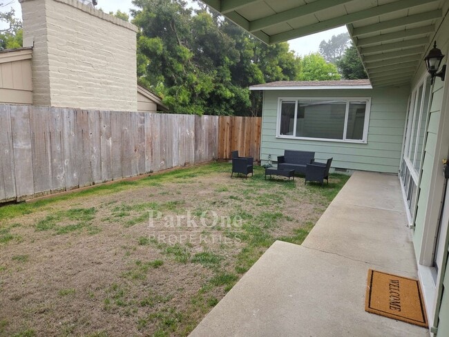 Building Photo - Super Cute Carmel Home Available for Long ...
