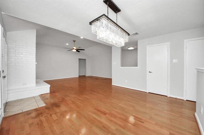 Building Photo - 12407 Meadow Ridge Dr