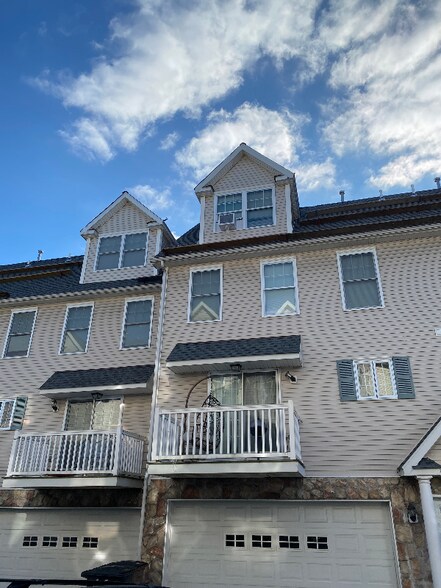 Building Photo - 107 Virgil St