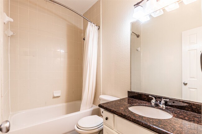 Building Photo - 2923 Royal Oaks Crest