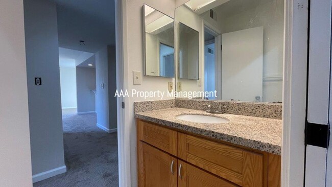 Building Photo - Concord Beautiful 2 bedroom 1 bath condo l...