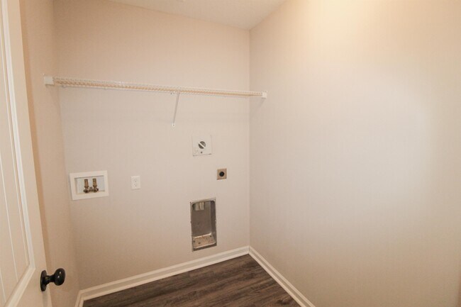 Building Photo - 562 Deerchase Ct