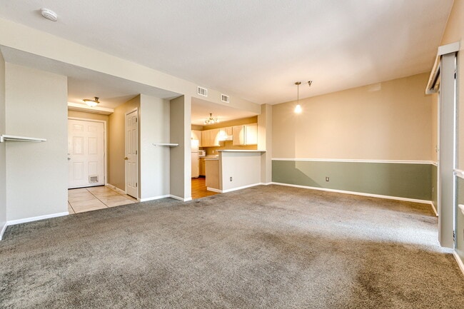 Building Photo - 2575 S Syracuse Way