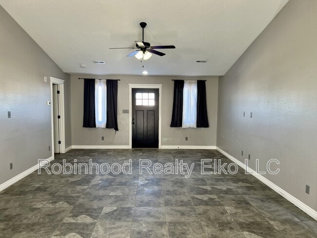 Building Photo - 758 Parkridge Pkwy