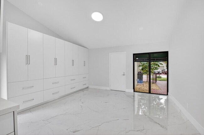 Building Photo - 6545 Las Flores Dr