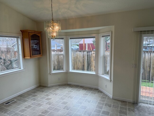 Building Photo - Beautiful 3 bedroom 2 bath house in Cottage Grove!