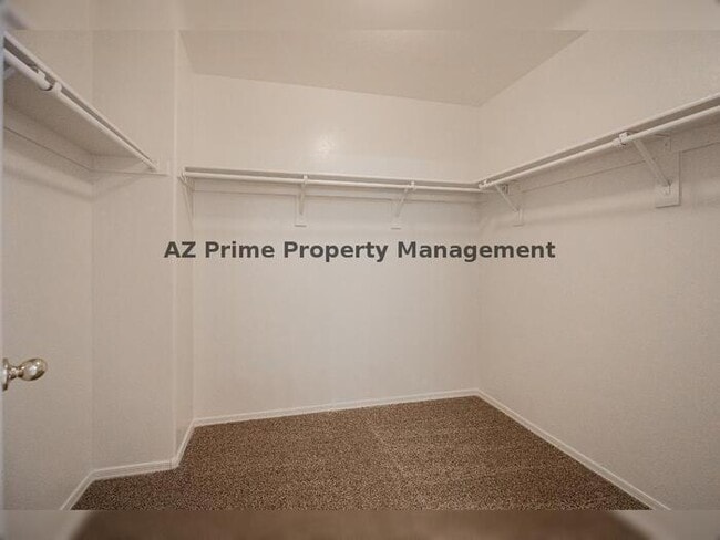 Building Photo - 670 E Mariposa Pl