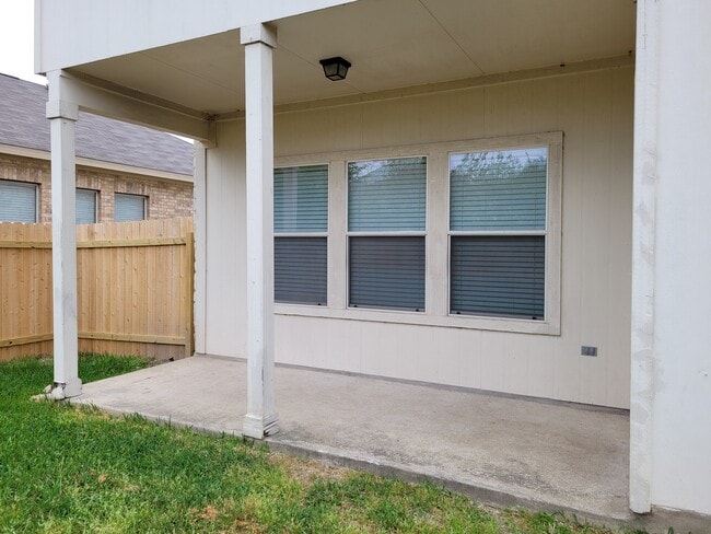 Building Photo - 11012 Liberty Farms Dr