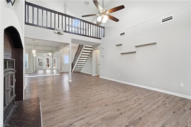 Building Photo - 1329 Thamesford Dr