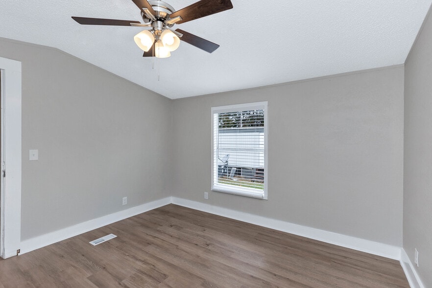 Building Photo - 415 W Limestone Rd