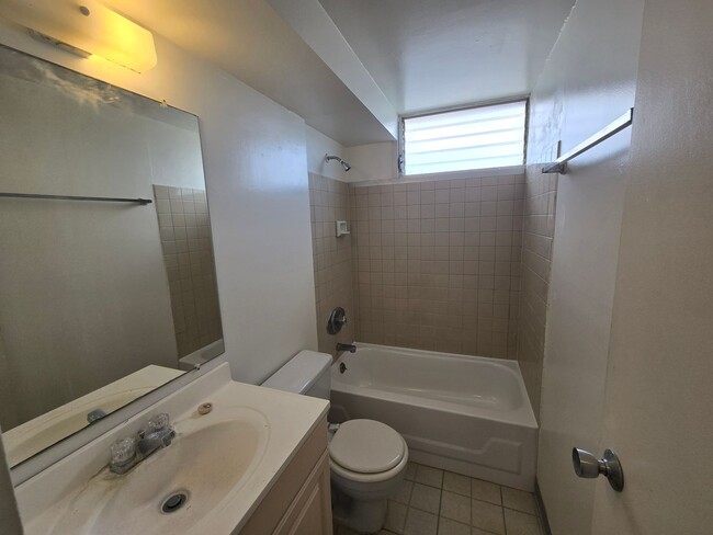 Building Photo - Spacious 2-Bedroom, 2-Bath Condo with Stun...