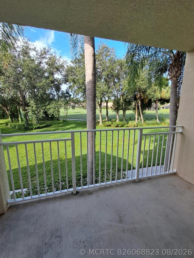 Building Photo - 161 SW Palm Dr