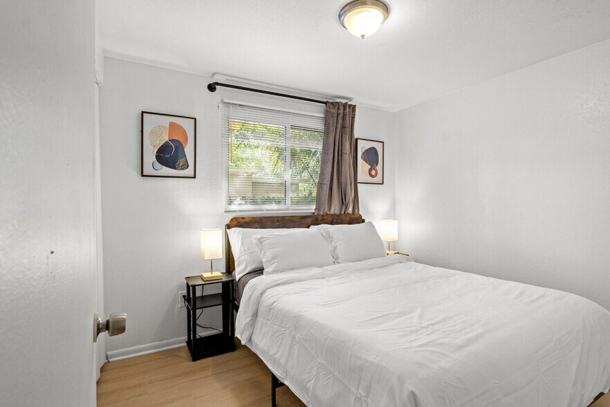 Building Photo - 3721 E Clifton St