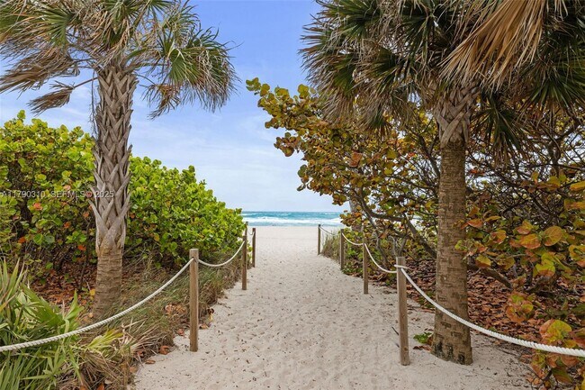 Building Photo - 5055 Collins Ave