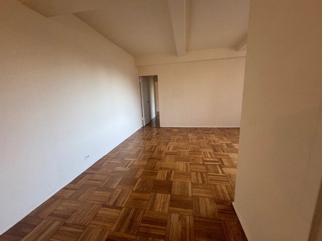 Building Photo - 1925 McGraw Ave