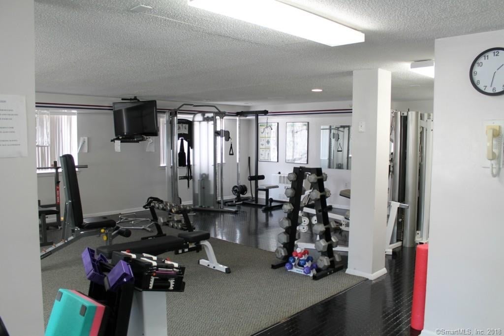 Building Photo - 893 Farmington Ave