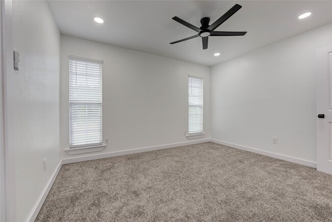 Building Photo - 3223 Cherry Hills Dr