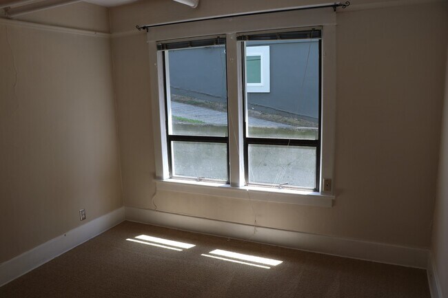 Building Photo - 188