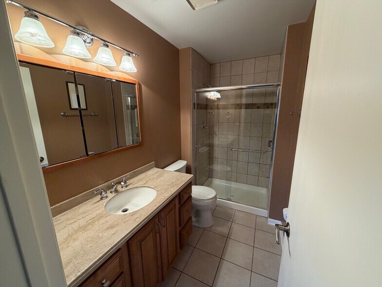 Building Photo - 608 Berkley Ct
