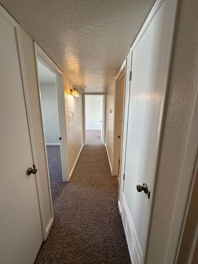 Building Photo - 312 N Riverside Dr