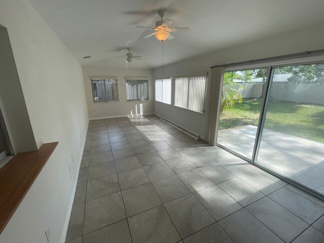 Building Photo - Spacious 4 Bedroom, 2 bath home
