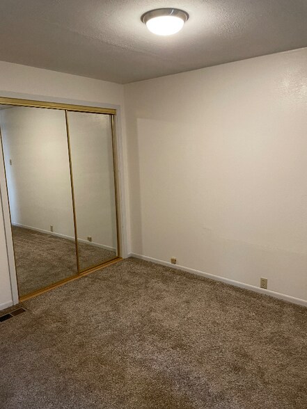 Building Photo - 38850 Pleasant St