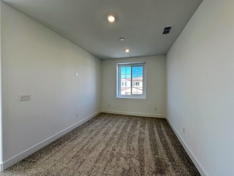 Loft - 3475 Williamson Dr