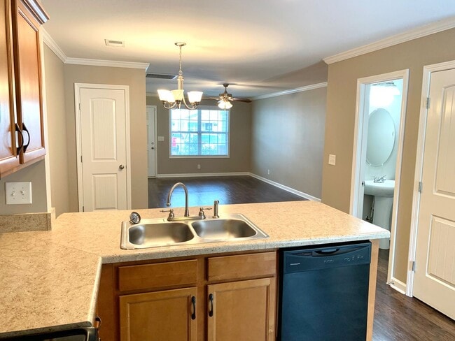 Building Photo - 318 Sam Houston Cir