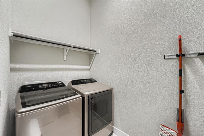 Building Photo - 9800 Grapevine Leaf Dr