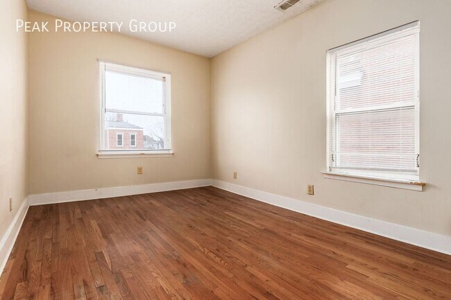 Building Photo - 1369-1371 Summit Street-1371 Summit Street