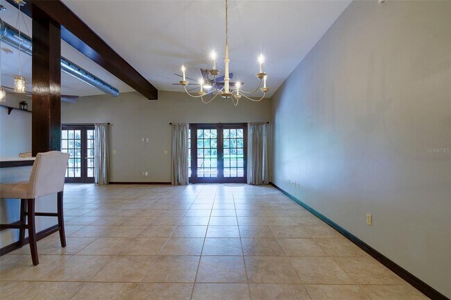 Building Photo - 215 Garden Cir