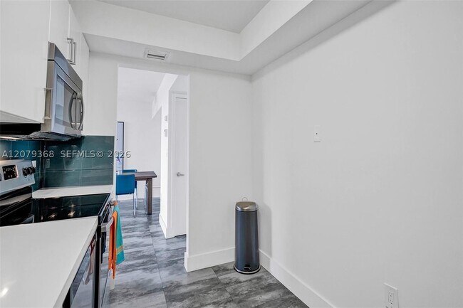 Building Photo - 20515 E Country Club Dr
