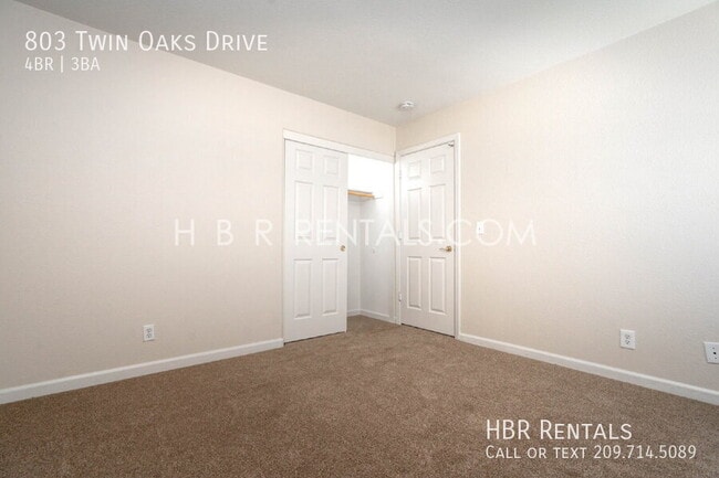 Building Photo - 803 Twin Oaks Dr