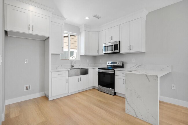 Building Photo - 1318 Malachite Ave