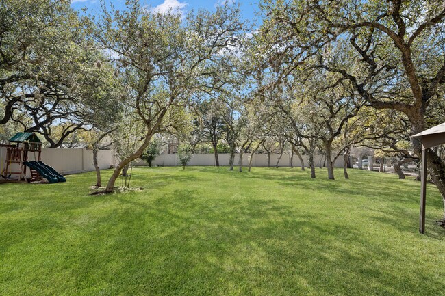 Building Photo - 3 Birnam Oaks