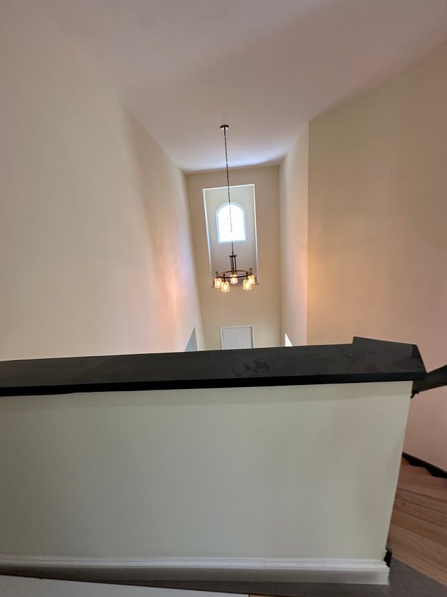 Building Photo - 1213 Kiefer Creek Rd