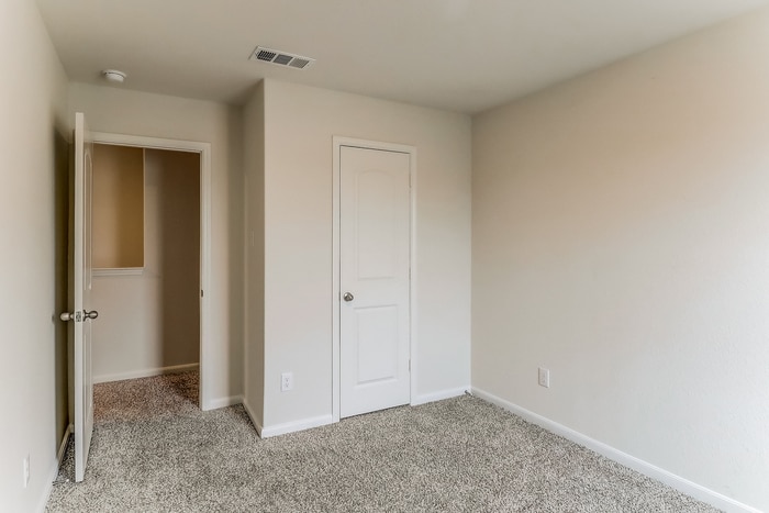 Building Photo - 240 Micah Ln