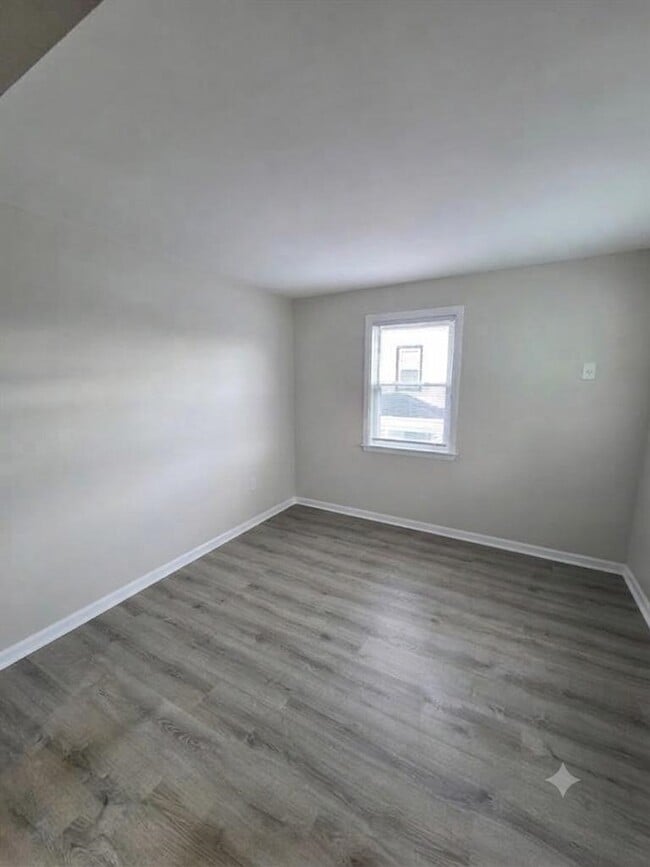 Building Photo - 166 Carmita Ave