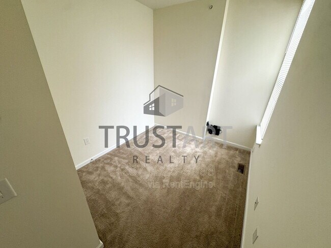 Building Photo - 1327 S 27th St