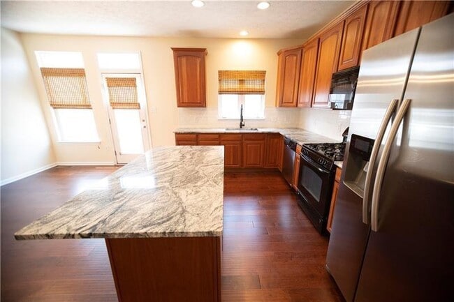 Building Photo - 108 Village Pl