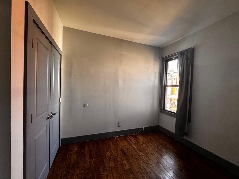 Building Photo - 137 Myrtle Ave