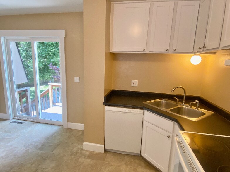 Building Photo - 2747 Leisure Dr