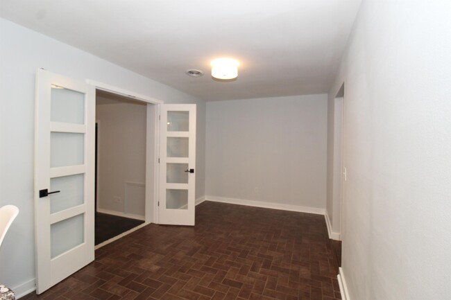 Building Photo - 2715 W Gum St