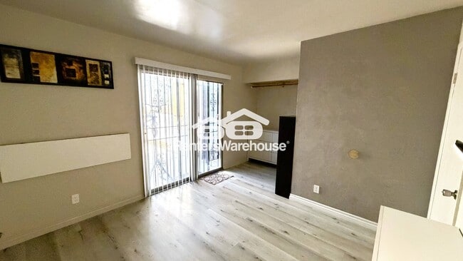 Building Photo - 6020 Carmen Blvd