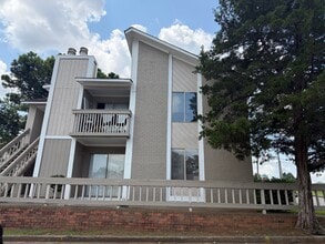 Building Photo - 2218 Wind Trace Cir SW