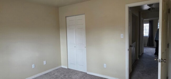 Building Photo - 1011 Hacienda Ct